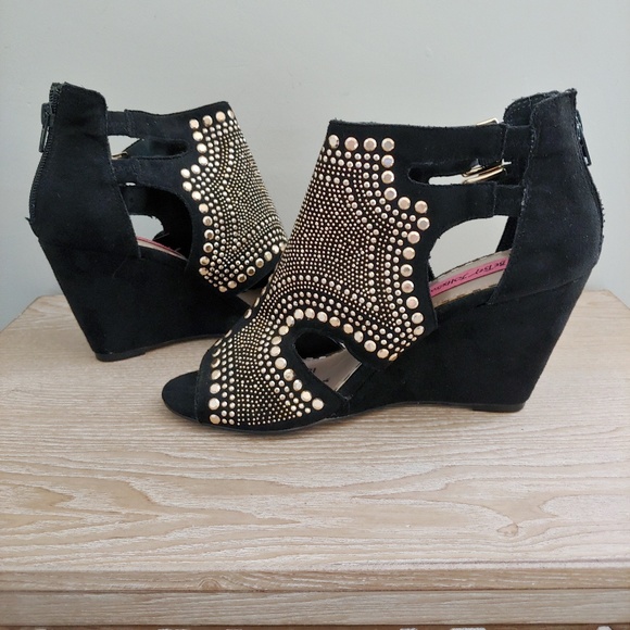 Shoes - Picture 5 of 5